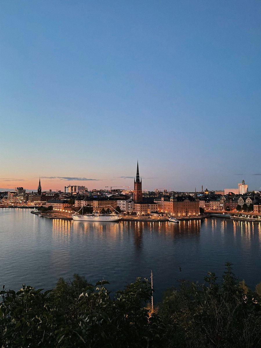 Riddarholmen i Stockholm i skymning